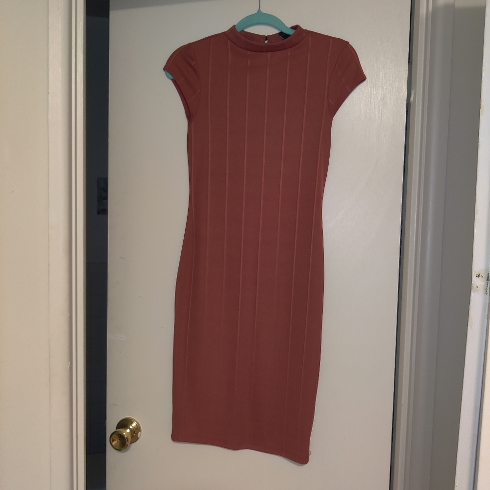 Woman's dress color is like a rust.